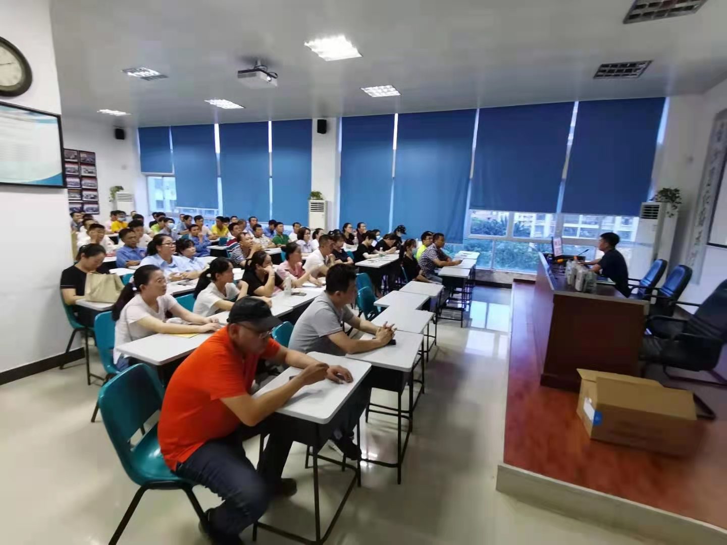 av无码毛片久久喷潮水