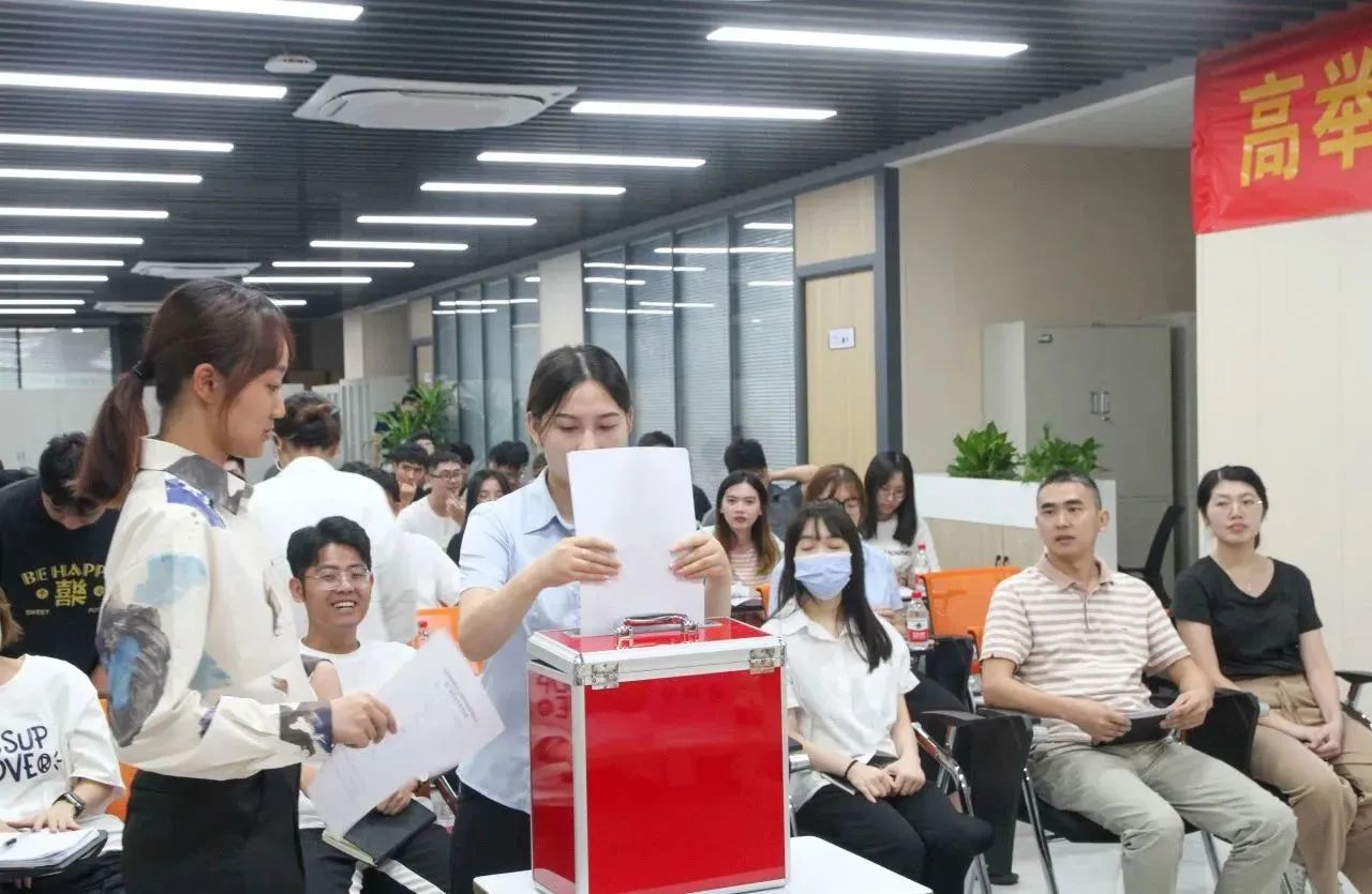 av无码毛片久久喷潮水