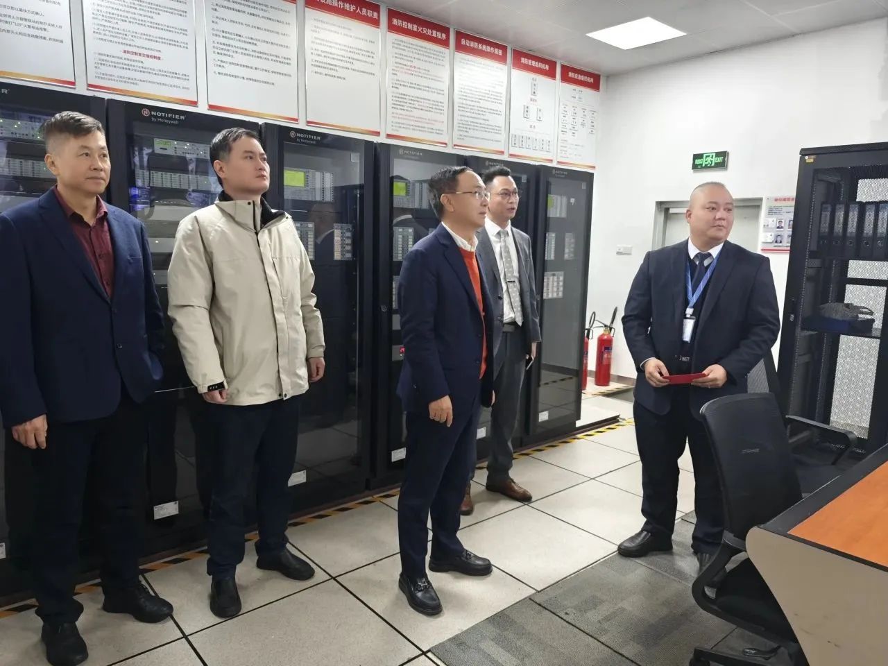 av无码毛片久久喷潮水