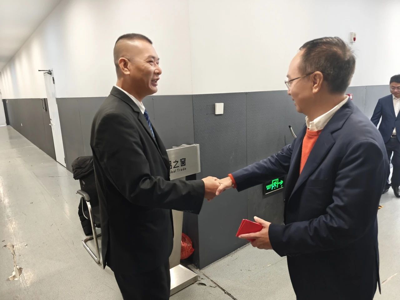 av无码毛片久久喷潮水