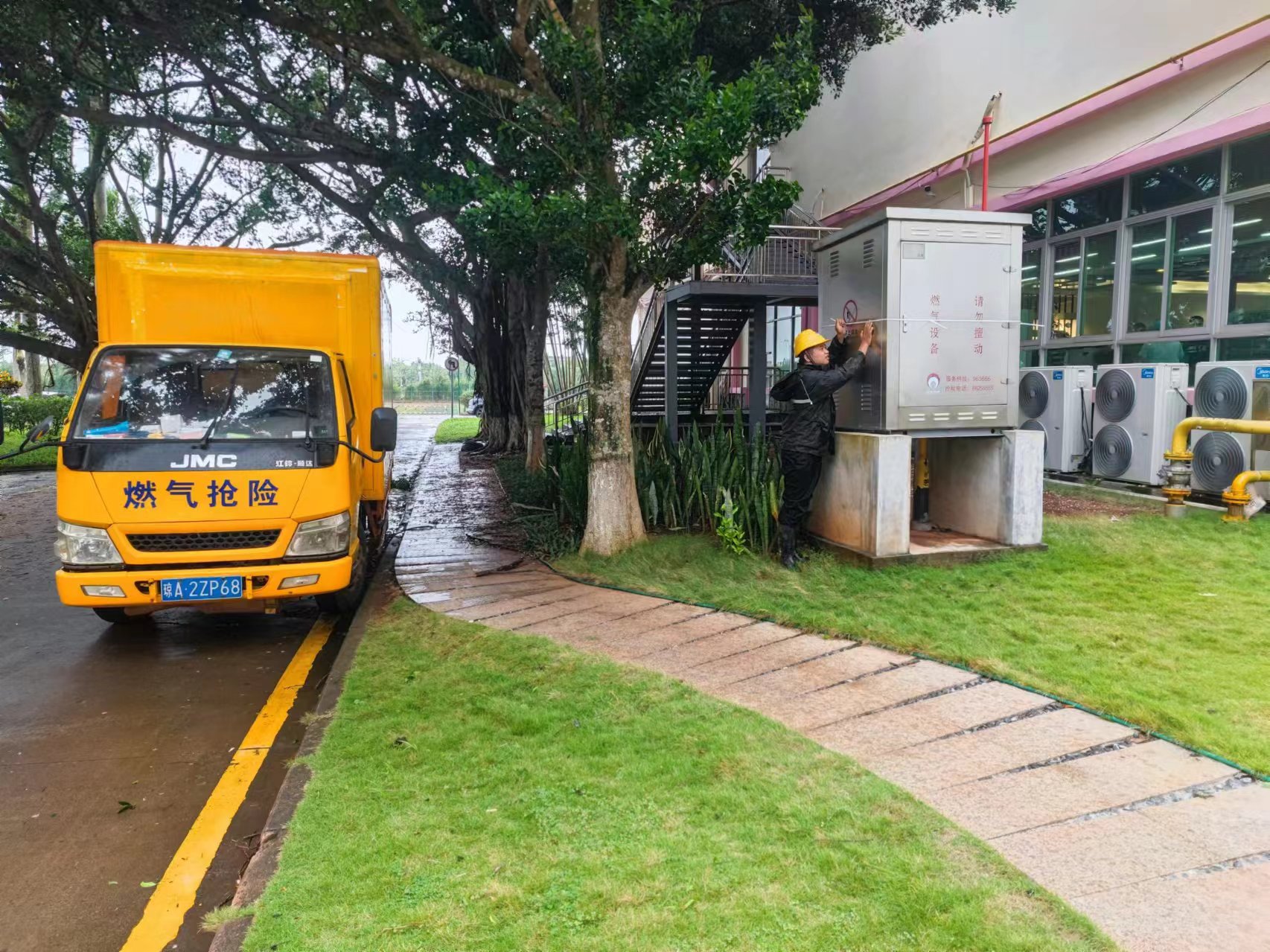 av无码毛片久久喷潮水