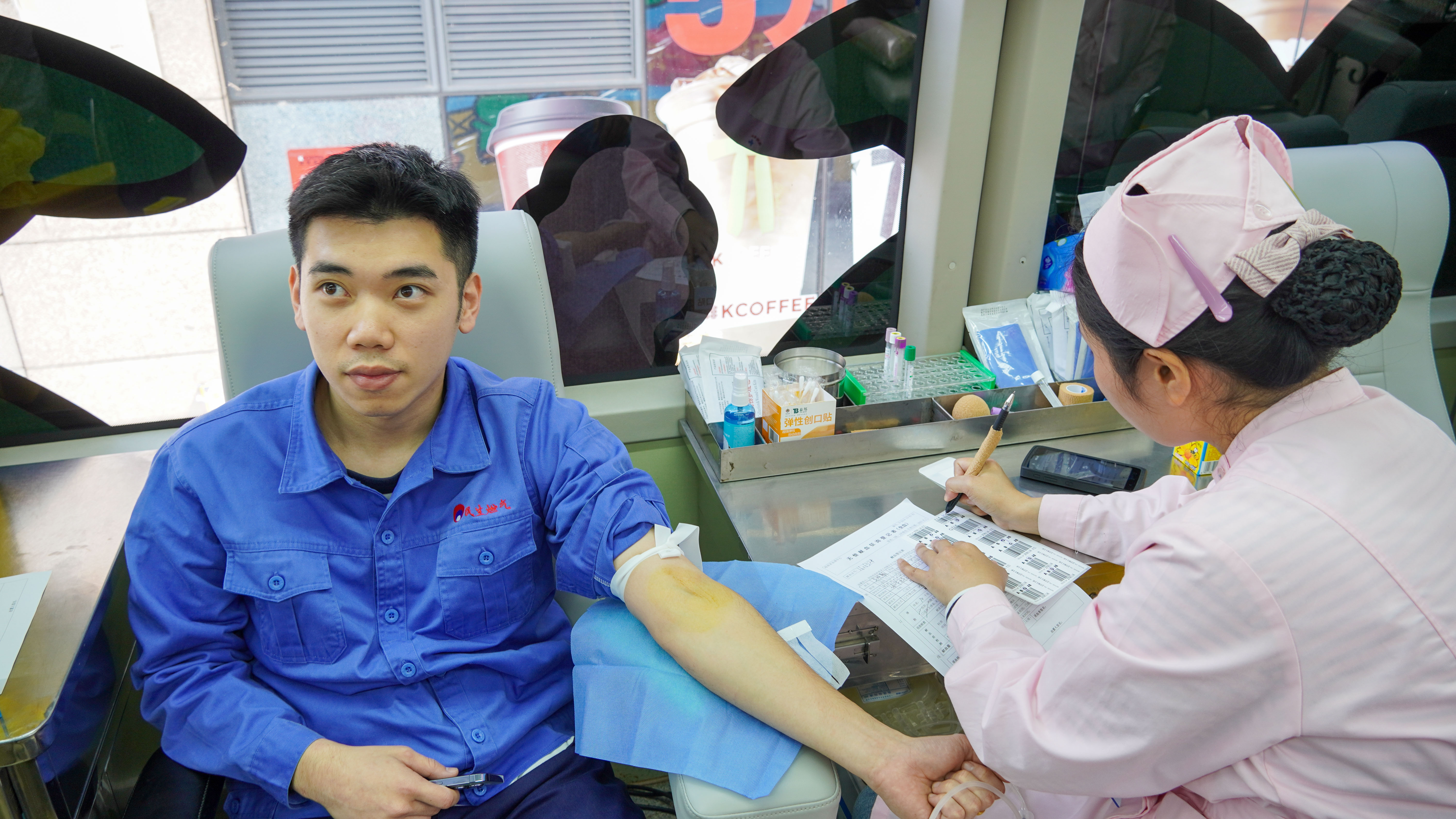 av无码毛片久久喷潮水